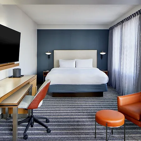 Courtyard By Marriott Downtown Nashville