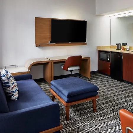 Courtyard By Marriott Downtown Nashville