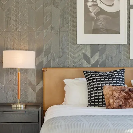 Holiday home New Modern 2bdr In Walkable Midtown W Gym Pool Honkey-tonk By Avantstay Nashville