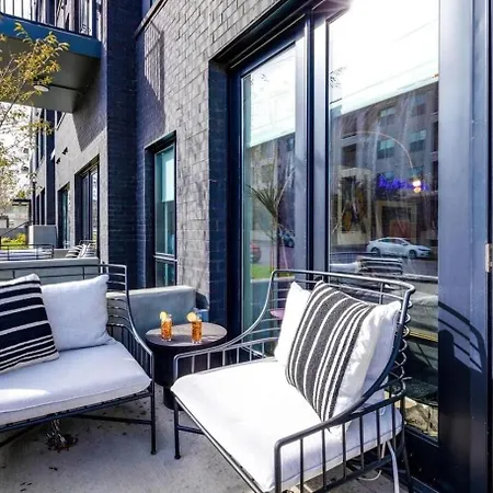2 Modern In Heart Of Midtown Walkable Location Patio Pool Gym Holiday home Nashville
