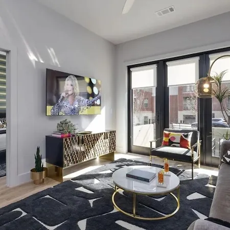 2 Modern In Heart Of Midtown Walkable Location Patio Pool Gym