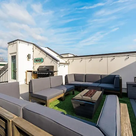 Tropics - Rooftop Deck - East