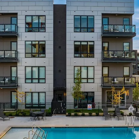 Holiday home Sleeps 42 7 Modern Midtown W Gym, Pool, Walkable To Shops & Eats *