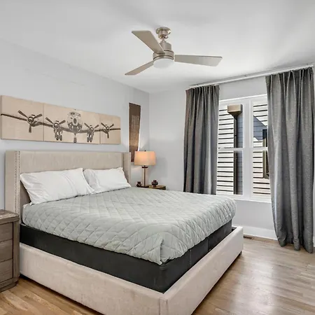 Spacious Close To Belmont Rooftop Holiday home Nashville
