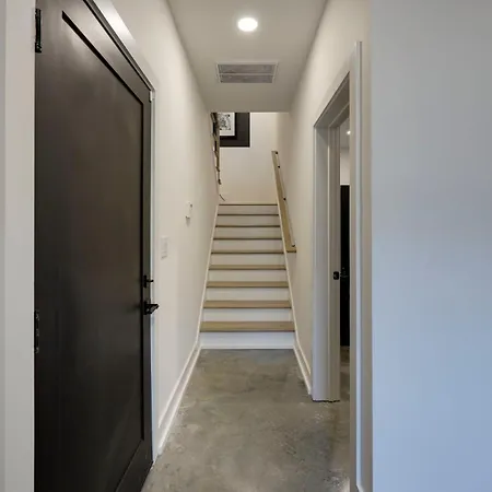 Skyline Luxury - Rooftop Deck- King Suites-garage
