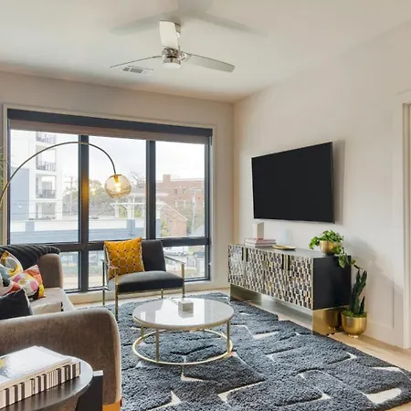 Sleeps 42 7 Modern Midtown W Gym, Pool, Walkable To Shops & Eats * Nashville