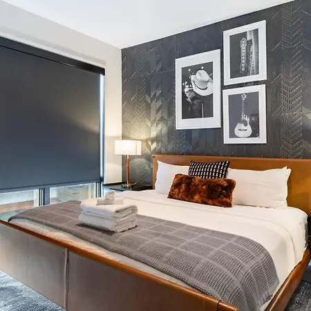 Holiday home Sleeps 42 7 Modern Midtown W Gym, Pool, Walkable To Shops & Eats