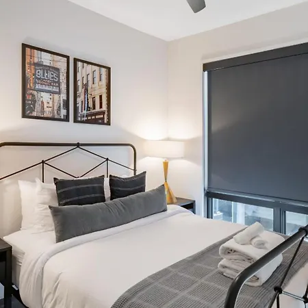 Sleeps 42 7 Modern Midtown W Gym, Pool, Walkable To Shops & Eats *