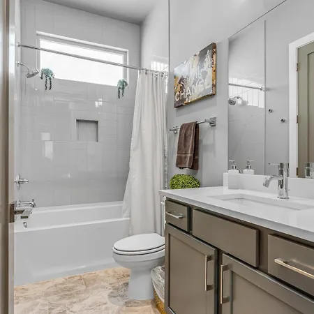 Holiday home Nest - Rooftop Patio - Mins To Broadway