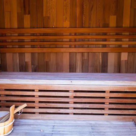 Luxury Retreat Sauna, Hot Tub And Fire Pit