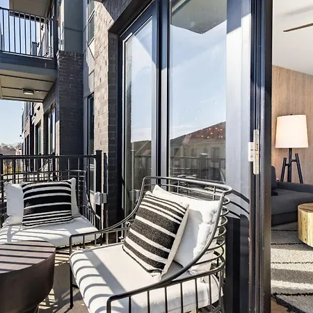 Sleeps 42 7 Modern Midtown W Gym, Pool, Walkable To Shops & Eats