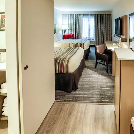 Hotel Country & By Radisson Airport Tn 4*