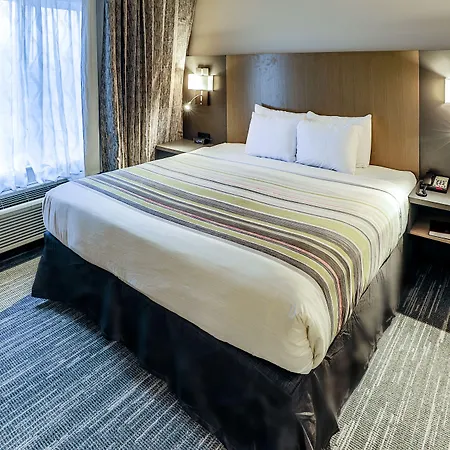 Country & By Radisson Airport Tn Hotel