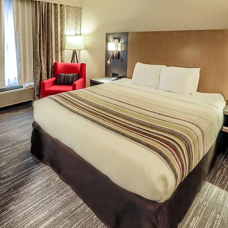 Country & By Radisson Airport Tn Hotel 4*
