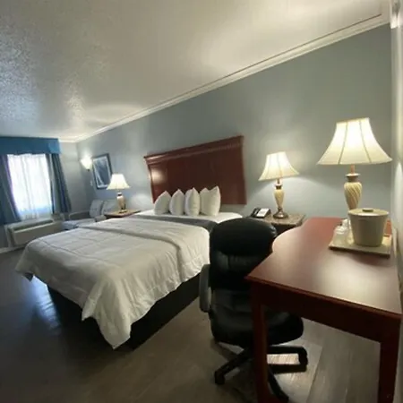 Hotel Quarters & 3*