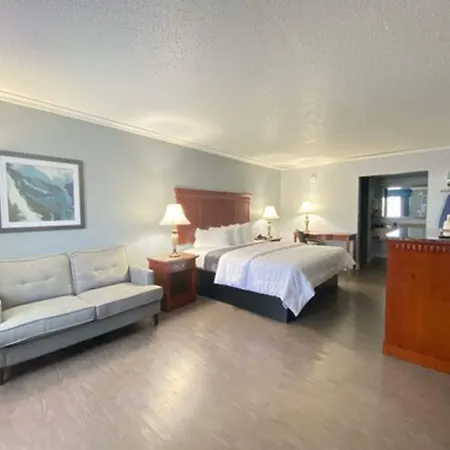 Quarters & Hotel 3*