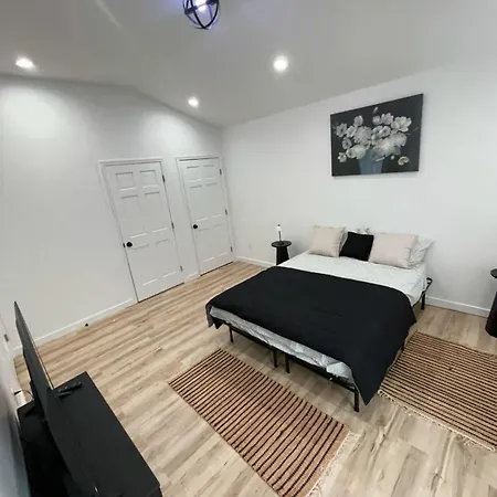 Spacious Duplex In Prime Location