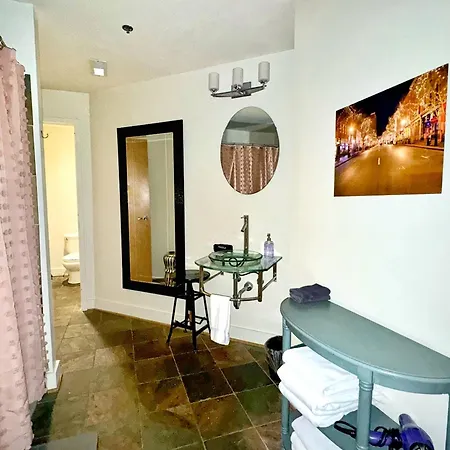Rock Apartment *