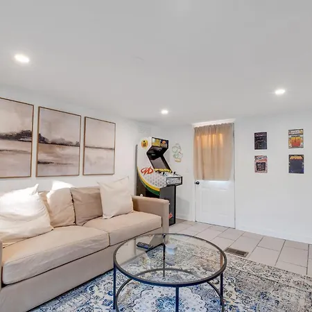 Holiday home Stylish Getaway With Free Parking *