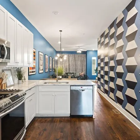 Walk To Vanderbilt And Belmont With Garage And Rooftop Deck Nashville
