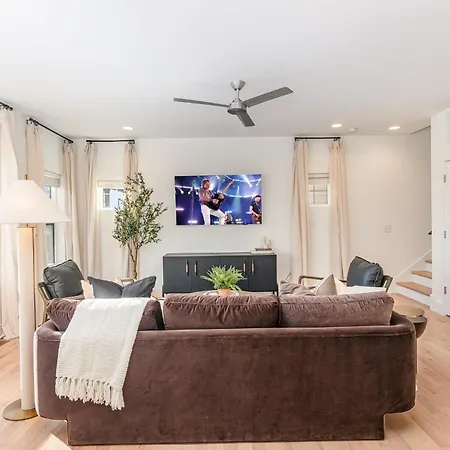 - 405 Marshall St #3 *