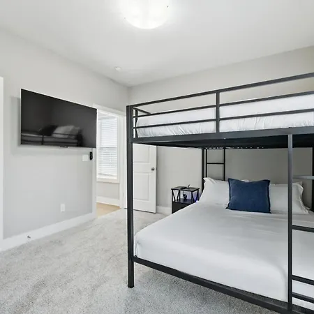 Holiday home Friends In Skyline Places, 10 Min To Broadway, Perfect For Groups *