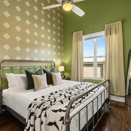 Holiday home Private Rooftop Near Vanderbilt Only 2 Miles From Downtown *