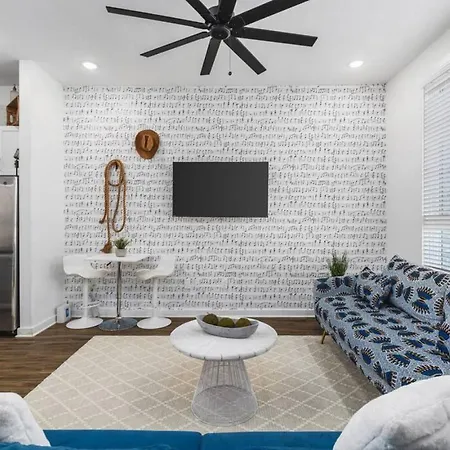 Two Adjacent Homes Sleeps 24 Only 3 Miles To Broadway Holiday home Nashville