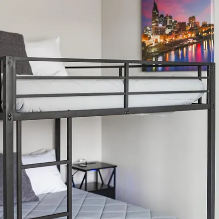 Friends In Skyline Places, 10 Min To Broadway, Perfect For Groups Holiday home Nashville
