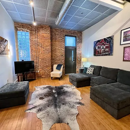 Writers Round Apartment
