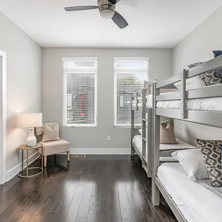 Cypress - Private Rooftop Patio - Mins To Broadway Holiday home *