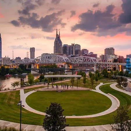 East Nash For 4 With Public Rooftop Near Dt Holiday home *