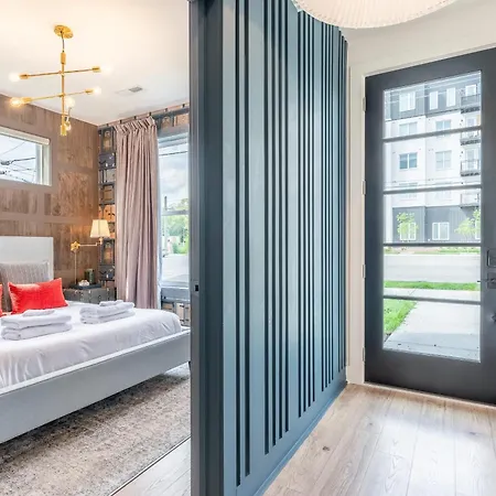 Luxe Group With Hot Tub & Rooftop Lounge Holiday home *