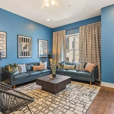 Walk To Vanderbilt And Belmont With Garage And Rooftop Deck Holiday home