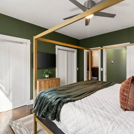 Holiday home Private Rooftop Near Vanderbilt Only 2 Miles From Downtown Nashville