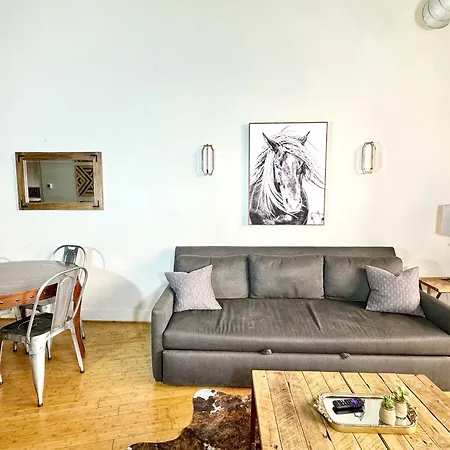 Apartment Brooks *