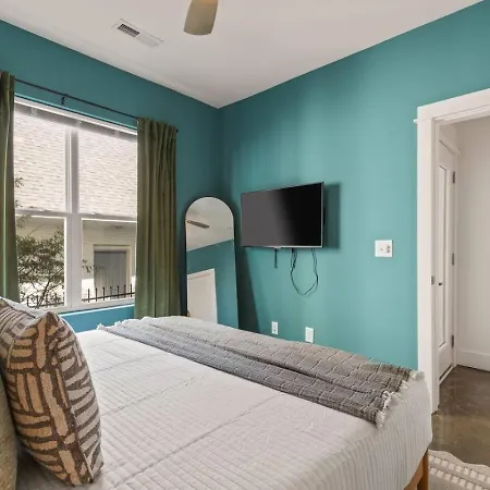 Holiday home Walk To Vanderbilt And Belmont With Garage And Rooftop Deck