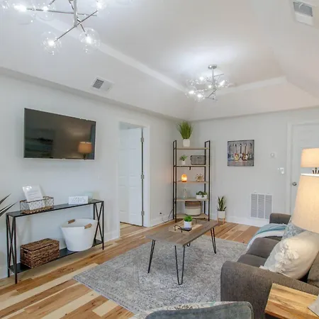 Holiday home The Grant | 9 Mins To Downtown, Vandy On Foot *