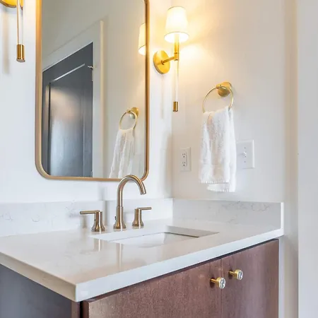 Retreat With Hot Tub & Private Garage * Nashville