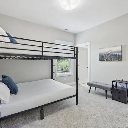 Friends In Skyline Places, 10 Min To Broadway, Perfect For Groups Holiday home