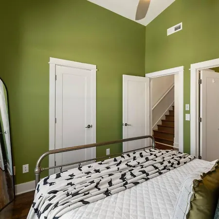 Private Rooftop Near Vanderbilt Only 2 Miles From Downtown Holiday home