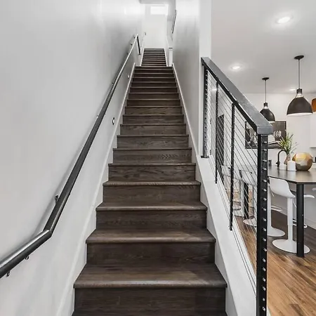 Two Adjacent Homes Sleeps 24 Only 3 Miles To Broadway Nashville