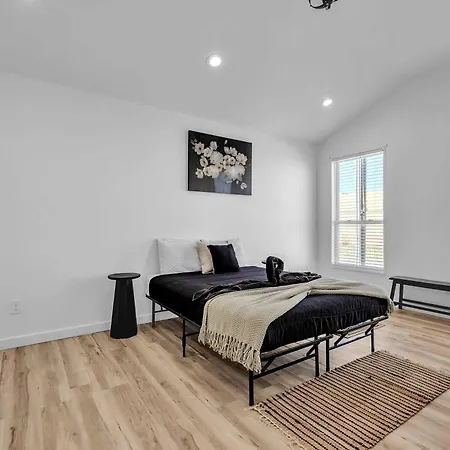 Spacious Duplex In Prime Location *