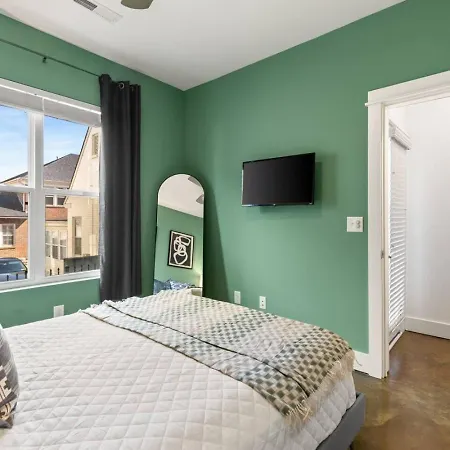 Private Rooftop Near Vanderbilt Only 2 Miles From Downtown