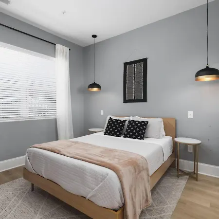 Only 3 Miles From Broadway Sleeps 16 Two Side By Side Holiday home Nashville