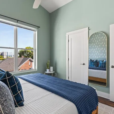 Walk To Vanderbilt And Belmont With Garage And Rooftop Deck