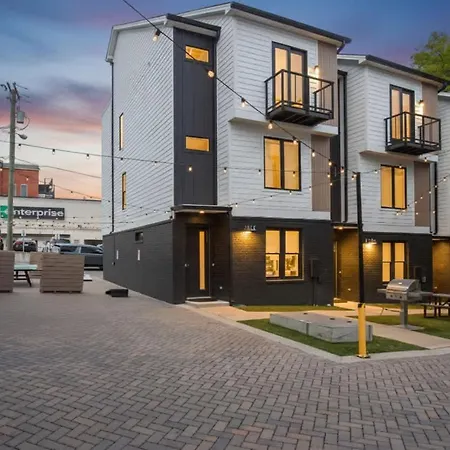 Charm Near Broadway In Walkable 8th Ave S Holiday home Nashville