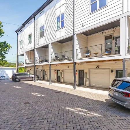 Private Rooftop Near Vanderbilt Only 2 Miles From Downtown Holiday home *