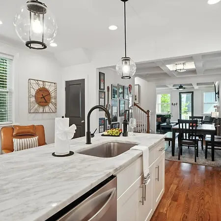 Downtown Oasis Sleeps 12 And 1 And A Half Miles To Broadway * Nashville