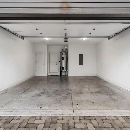 Two Neighboring Homes Sleeps 24 Walk To 12 South